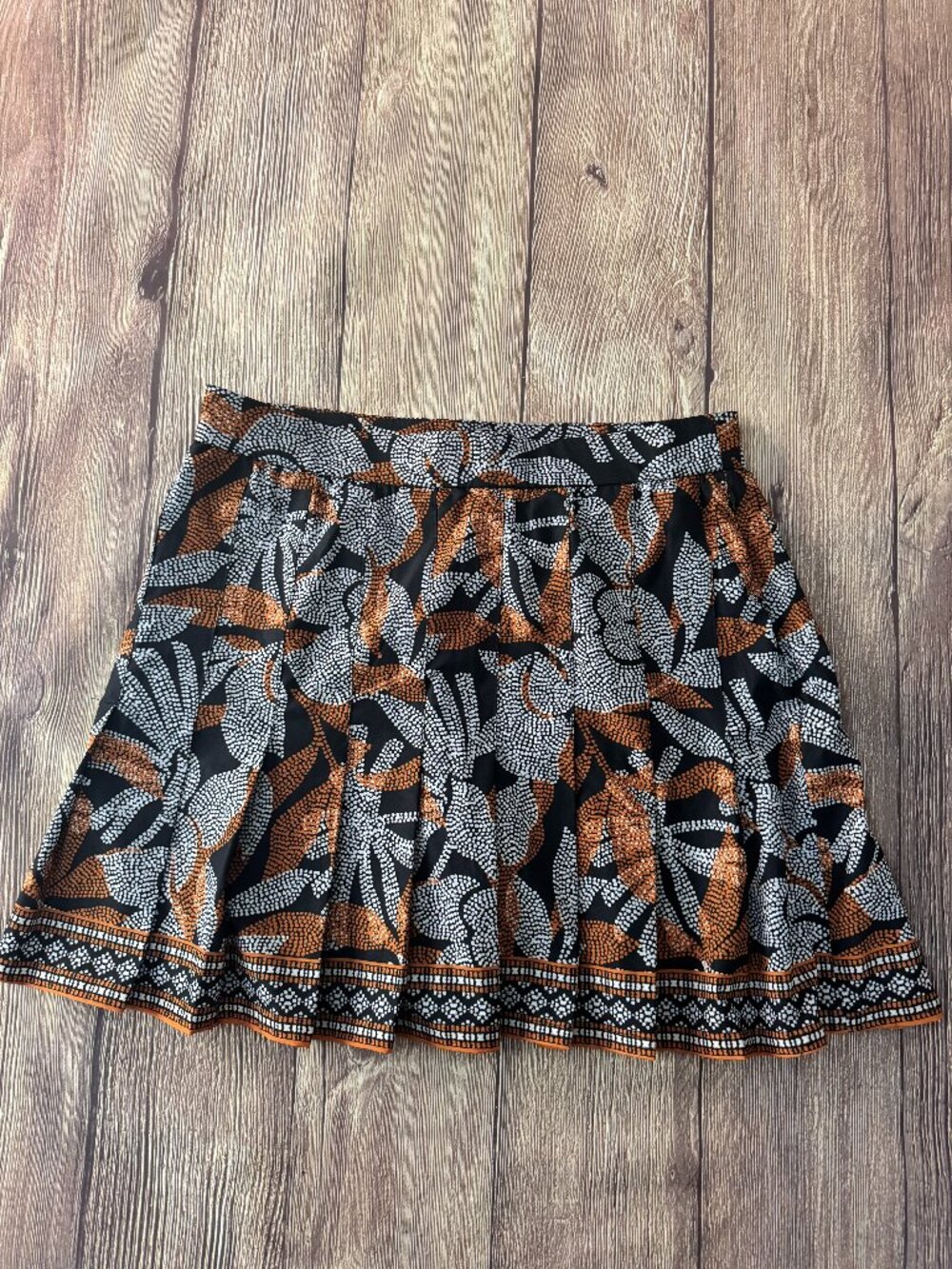 Share Chicos Zenergy Black Brown White Pleated skort size 1 (US8/10)